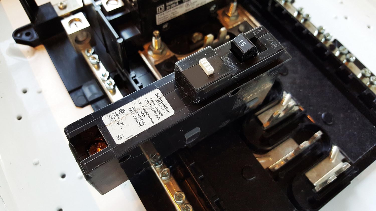 Schneider Electric CHOM115PCAFI Homeline Single Pole 15 Amp Combination Arc Fault Plug-On Circuit Breaker, Black - Image 6