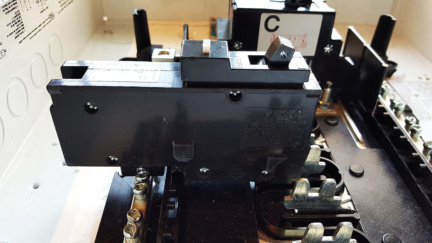 Schneider Electric CHOM115PCAFI Homeline Single Pole 15 Amp Combination Arc Fault Plug-On Circuit Breaker, Black - Image 5