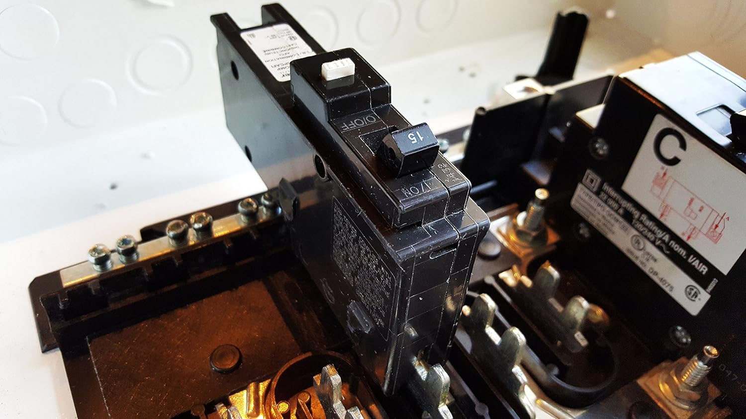 Schneider Electric CHOM115PCAFI Homeline Single Pole 15 Amp Combination Arc Fault Plug-On Circuit Breaker, Black - Image 4
