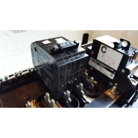 HomeLine Single Pole 15A(2) / Double Pole 30 Amp Quad Plug-On Circuit Breaker - Image 6