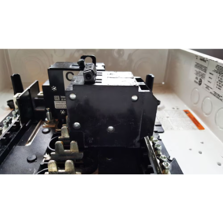 HomeLine Single Pole 15A(2) / Double Pole 30 Amp Quad Plug-On Circuit Breaker - Image 7